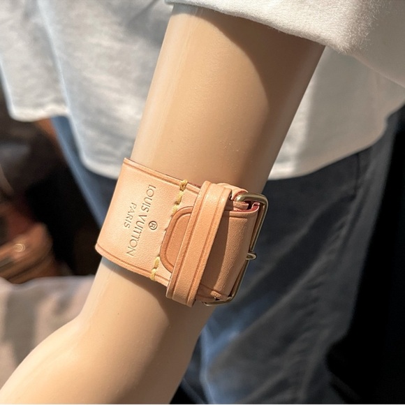 Louis Vuitton Poignet as a Bracelet - Picture 3 of 16